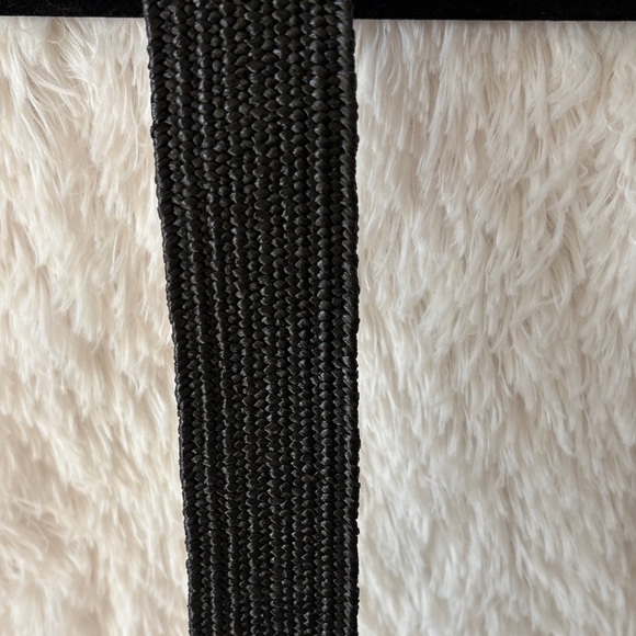 Black woven elastic Textured Belt with wooden style buckle - Picture 5 of 6